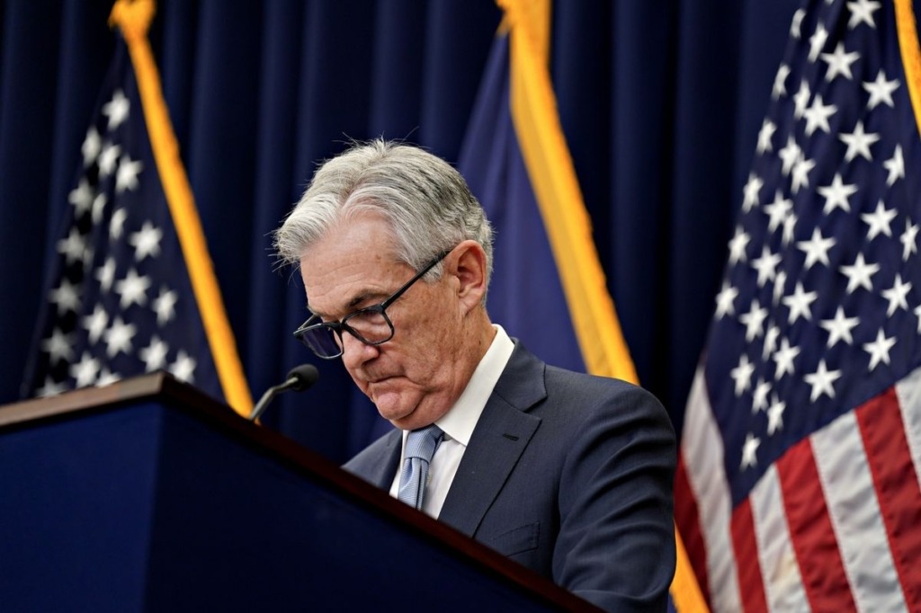 Jerome Powell giving a speech